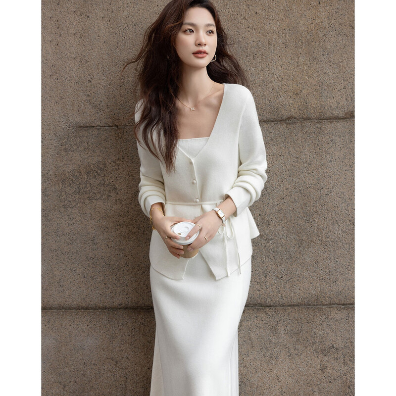 Demana Quiet Luxury Free Set Winter Holiday Two-piece V-neck Pearl Button Cardigan Lace-up Skirt Women's Knitted Two-piece Set