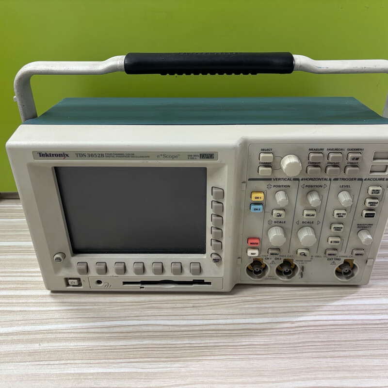 TEKTRONIX TDS3052B oscilloscope 500MHz bandwidth TDS3052B