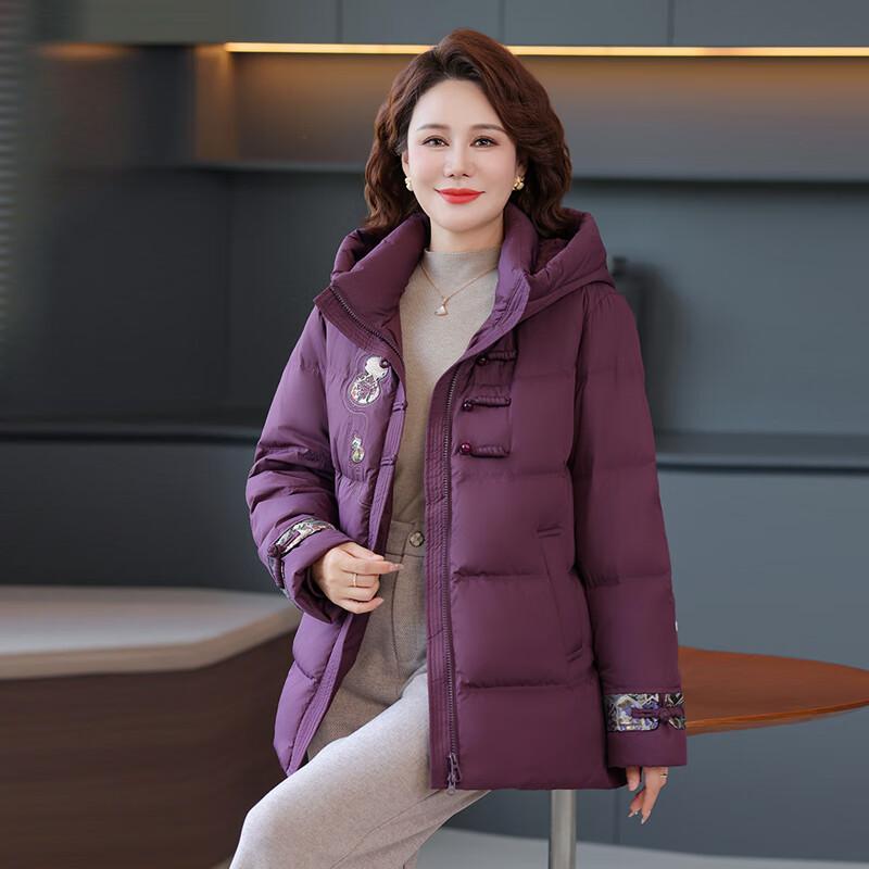 Flying in the Snow Down Jacket Women's 2025 Winter Short Lapel Loose Hooded Warm Jacket Mother's Wear Bean Paste Color 2XL