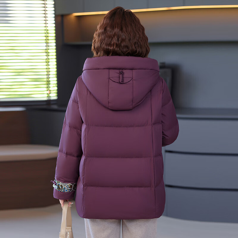 Flying in the Snow Down Jacket Women's 2025 Winter Short Lapel Loose Hooded Warm Jacket Mother's Wear Bean Paste Color 2XL