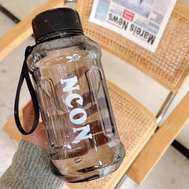 Jiaojing plastic cup, high temperature resistant PP material, super large capacity, high appearance, ins ready cup, anti-fall sports water cup, 1100ml, simple black, tons of barrel + with tea drain