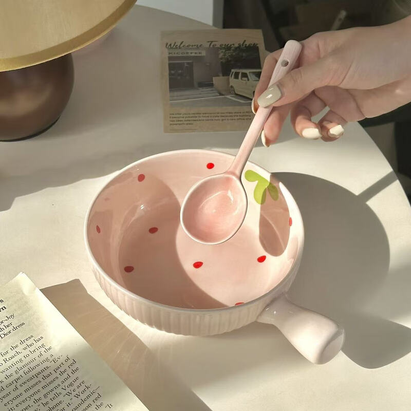 Cream powder strawberry ceramic bowl and spoon for household high-looking rice bowl girl's heart dessert bowl underglaze color tableware set 1 piece light pink strawberry handle bowl