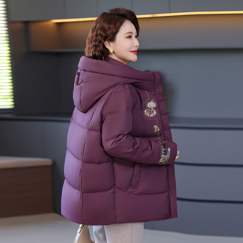 Flying in the Snow Down Jacket Women's 2025 Winter Short Lapel Loose Hooded Warm Jacket Mother's Wear Bean Paste Color 2XL