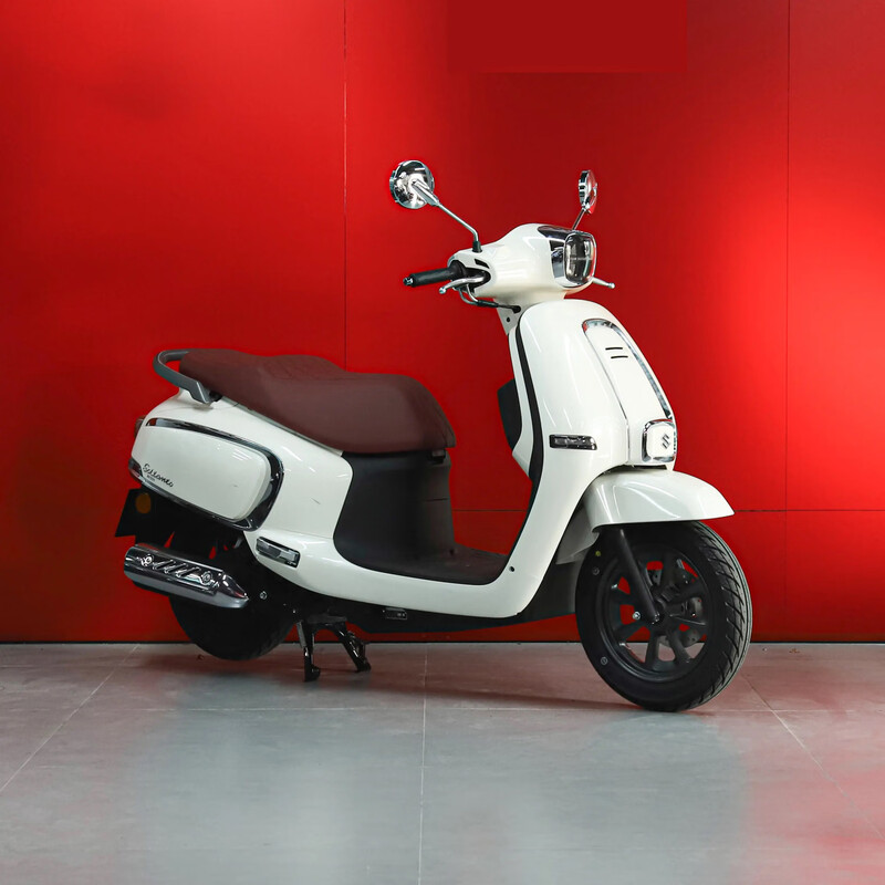 Suzuki (SUZUKI) US125 pedal fuel motorcycle super core men and women retro cute appearance commuting transportation white