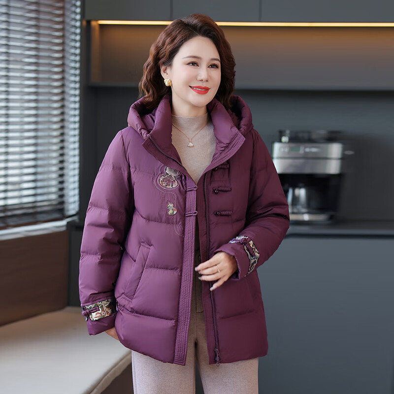 Flying in the Snow Down Jacket Women's 2025 Winter Short Lapel Loose Hooded Warm Jacket Mother's Wear Bean Paste Color 2XL