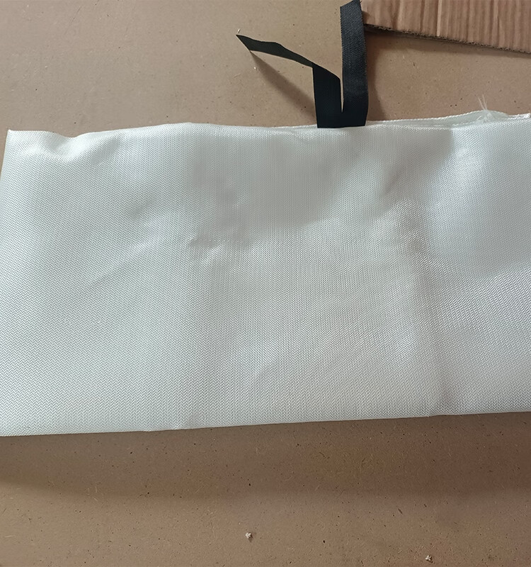 Car fire extinguishing blanket fiberglass car fire extinguishing blanket silicone fire extinguishing blanket new energy car fire extinguishing blanket high quality fiberglass fire extinguishing blanket 6m*9m