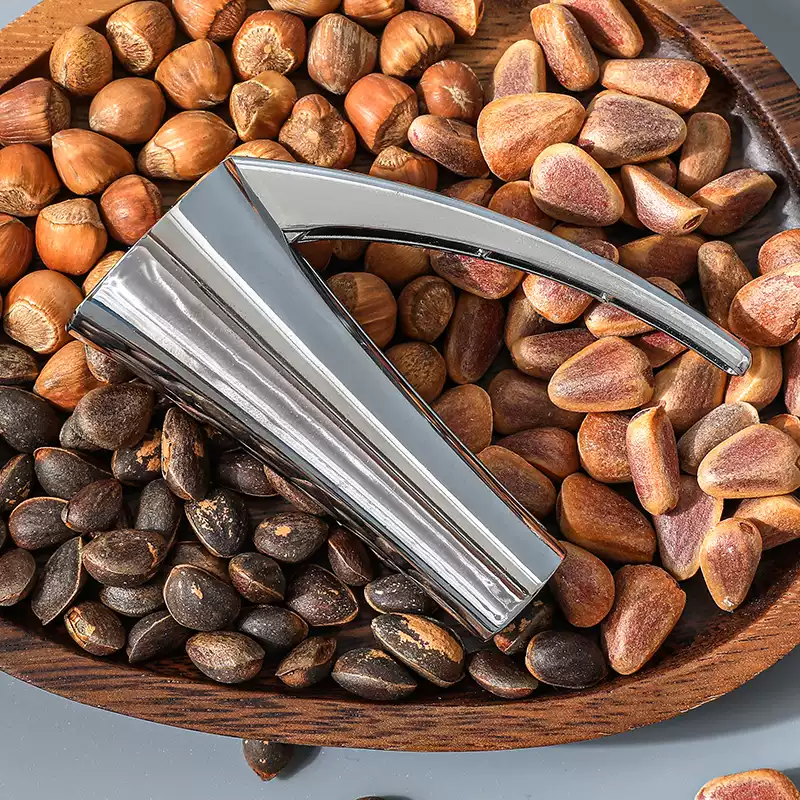 Zhe Wei's new pine nut and hazelnut clip household pine nut opener small hazelnut clip wild hazelnut clip small pine nut opening tool zinc alloy material pine nut clip