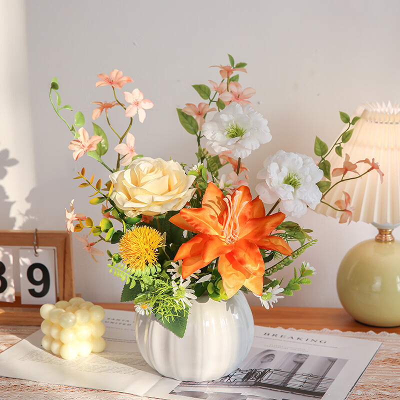 Fan. Makeup coffee table flowers, simulated floral art, Nordic style potted plants, INS decoration, fake flowers, dining table, home furnishings, living room set, table flowers, pink porcelain vase, Luoli powder set