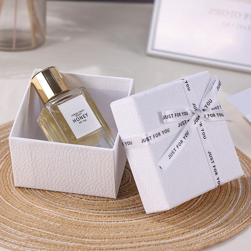 Lesanhao white simple heaven and earth cover gift box Valentine's Day lipstick set gift box ritual holiday gift packaging