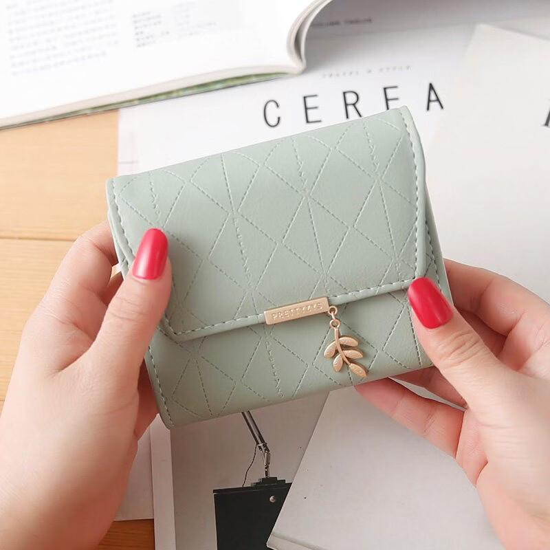 Woodpecker (TUCANO) 2026 new wallet Japanese and Korean version embossed women's short buckle wallet small fresh leaf pendant student small card holder green