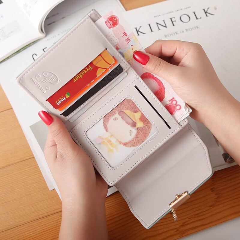 Woodpecker (TUCANO) 2026 new wallet Japanese and Korean version embossed women's short buckle wallet small fresh leaf pendant student small card holder green