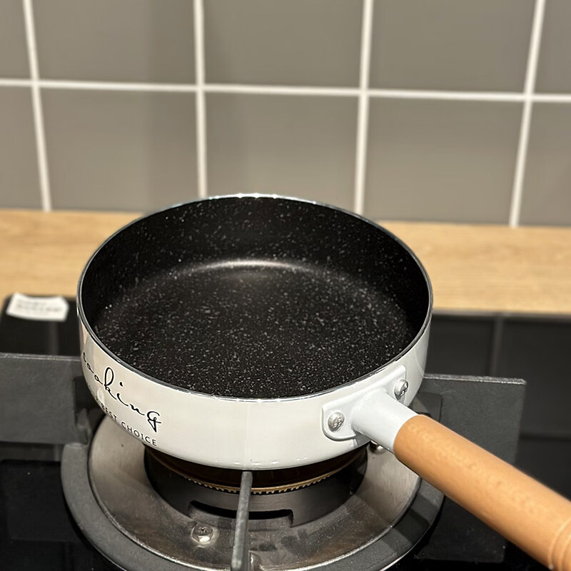 Tuojin imported quality small frying pan from Japan, non-stick frying pan for frying eggs, baby food supplement, small pot, small electromagnetic frying pan with white letters ~ without lid 16cm