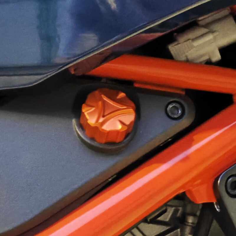 Litian is suitable for 24 models of KTM DUKE390 modified auxiliary water tank cover, new 390 duke oil pump cover, water tank mouth cover, auxiliary water tank cover, orange