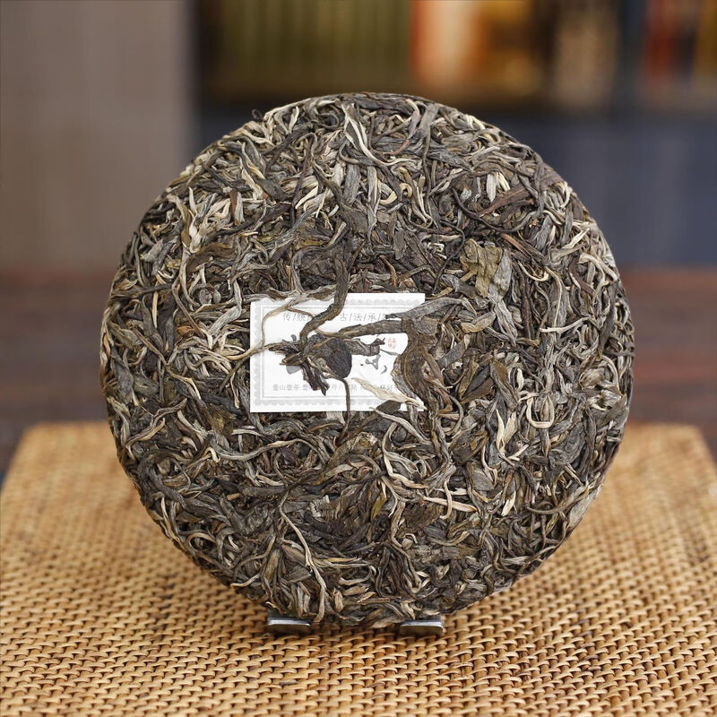 Tea Zhuanjia Yunnan Pu'er tea Icelandic ancient tree raw tea cake 357g new style single cake