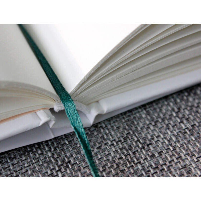 Alice in Wonderland Happy Reading Elementary School Students Alice's Adventures in Wonderland Volume 2 for Sixth Grade Hardcover Full Translation (with Beautiful Illustrations) Extracurricular Reading for Primary and Secondary Schools Extracurricular Reading Winter Vacation Reading Extracurricular Books Winter Vacation Homework Winter Vacation Connection for Primary to Junior High School Students to Junior High School for Junior High School Students