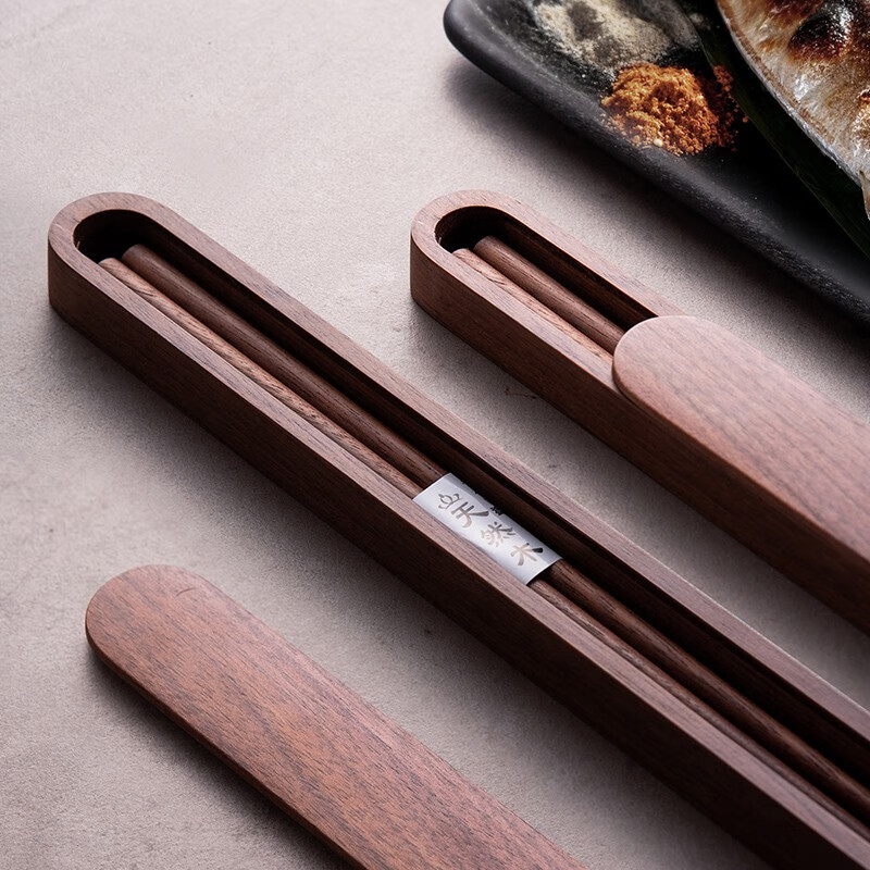Durable walnut chopstick box portable tableware set Japanese environmentally friendly chopstick box single high-end student portable chopstick box walnut (1 chopstick + 1 box)