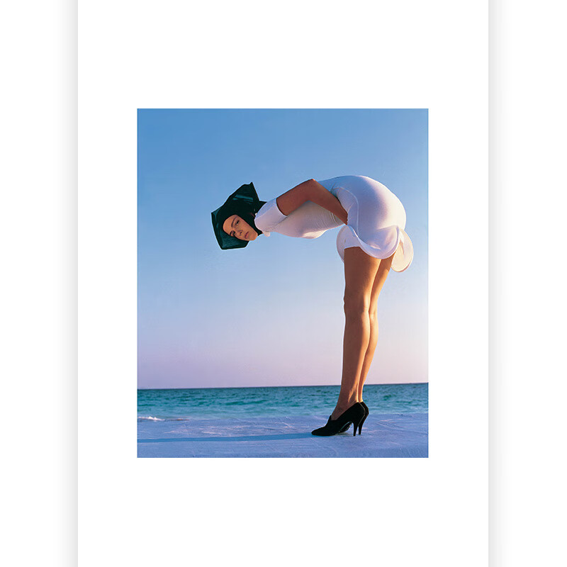 The Fashion Book was created by the British Phaidon Publishing House and has included more than 570 fashion pioneers. The fashion trend reference book is Houlang genuine edition.