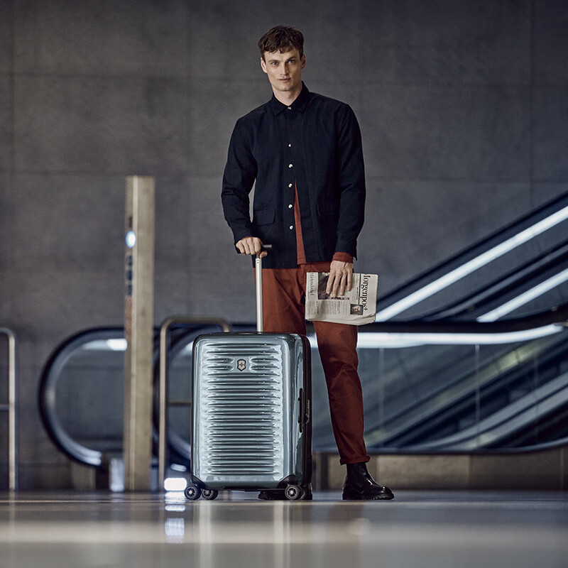 VICTORINOX Swiss Army Knife Light Wing Series 20-Inch Boardable Case Travel Trolley Case Lightweight Password Box 612500 Black