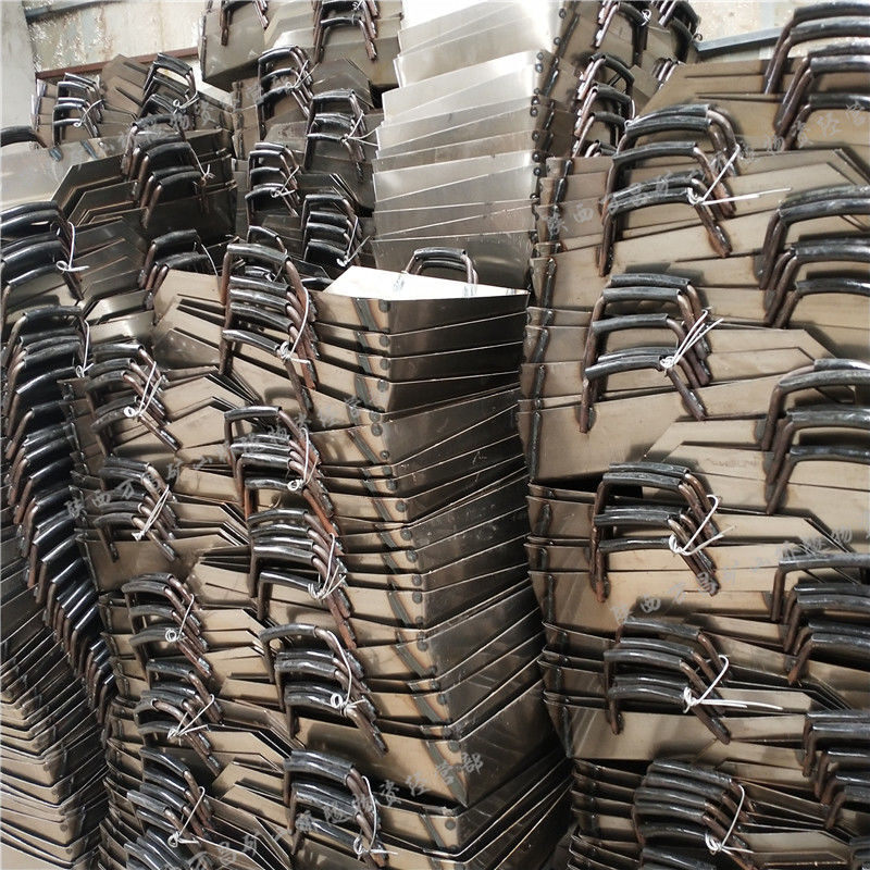 Customized and suitable for mining tunnels, high-speed railways, agricultural use, thickened dustpans, mining buckets, construction site excavation dustpans, buckets, iron dustpans