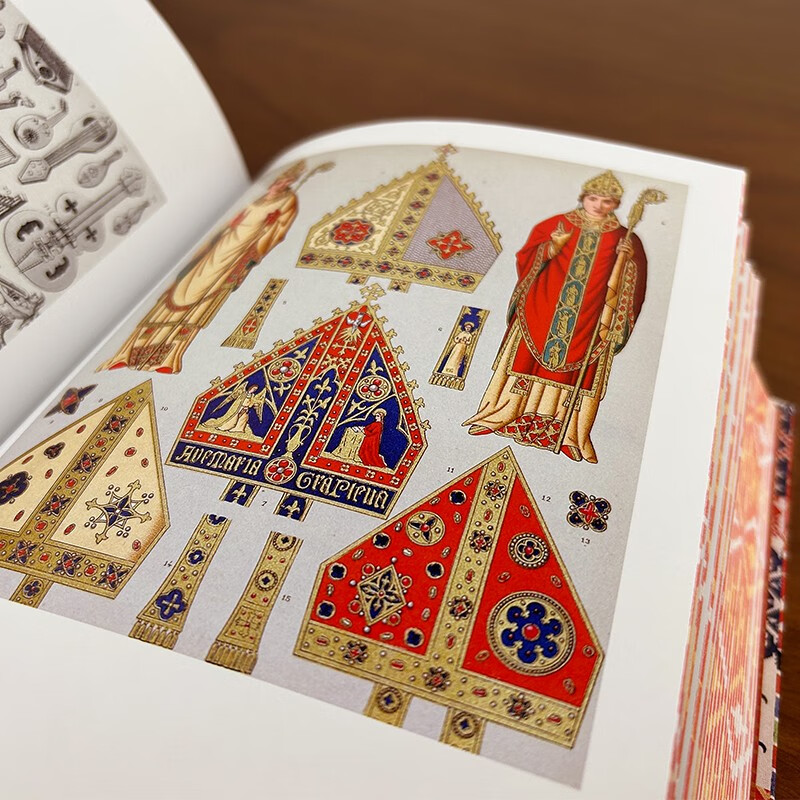 History of World Costume Art Hand-drawn Color Pictures Costume Art Book