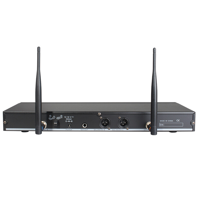 KFW WK-U8600A wireless microphone, held in one hand and hung on the waist (collar, headband)