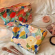 Fan Yejia Ins Style Make -up -Beutel große Kapazität tragbare Innenverbindungsbeutel Hautpflegeprodukte Aufbewahrungstasche Jacquard Tuch Zertifikat Toilettenbeutel Ölmalerei Orange Pulver 26*19*5 cm