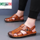Sandalias de cuero de cartelo Hombres 2025 Summer NUEVO estilo de mediana edad Papá Baotou Beach Shiphide Sandalias transpirables de doble propósito 686 Khaki 38