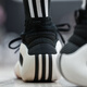 Adidas Harden Vol. 8 Harden 8 schwarz-weiß-rot und orange atmungsaktivem Top-Tragen widerstandsfähiger Nicht-Schlupf-Sport-Männer-Basketballschuhe IE2695 Schwarz und Weiß 44 (270 mm)