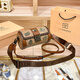 I.t Dankles Hong Kong Brand Geuthesine Leather Women's Bag 2025 Nouvelle niche Boucle de serrure imprimée sac cylindrique Sac à épaule large Sac à corps croisé à un épaule Couleur Khaki (coffret cadeau Counter Box Set)