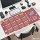 Tapis de souris avec calendrier de l'année serpent 2025 en forme de chat tricolore extra large rouge pour le nouvel an, calendrier de bureau, ordinateur de dessin animé mignon 11149 Allez vous coucher tôt et levez-vous tôt 90 cm x 40 cm x 2 mm