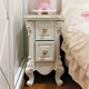 JPhznb European Style Nacht Tisch Europäischer Stil Mini-Nachttisch Einfacher schmaler Speicher kleiner Bettschrank Aufbewahrung Zwei-Pull-Kleinschrank 9865 9871 Elfenbein weiße Silber Zeichnung Ganzes Paket