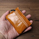 JLFGPJ Retro Leder Mini -Münzbrieftasche für Männer und Frauen Feste Farbe Kuhlattenen Reißverschleiß kleiner Kartenbeutel Schlüsselbeutel Einfacher Münzbeutel Brown gelb