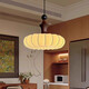 Tiffania Retro Französisch Schlafzimmer Stoff Kronleuchter Muster Chinesische Restaurantbar Tainanyang Solid Holz romantische Zimmer Hauptlampe AY9898-40 cm Drei-Farben-LED (Walnussfarbe)