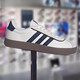 Adidas Clover Men and Women Soft Sole Shoes Training Shoes Sports et Chaussures de tête de lit en forme de T décontractées IE9044 JI1349 Semi-Transparent Sole épaisse blanche et noir 38