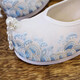 Zhenxi Hanfu -Schuhe für Frauen im Frühling und Herbst Alte Style Sticked Schuhe Stoff Schuhe Quasten Quasten HAISE ZAS UND ERHERGTE BUGSHOUS HAN -Element Performance Schuhe Welle weiß - erhöht ca. 4 cm 36 36