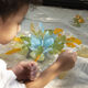 Guidecraft El juego natural de los niños de los niños SIDA ADSEÑOS Grandes copos de nieve de la hoja de plástico Bloques de construcción de la educación estética Bloques de la hoja Color natural G16833
