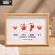 Familienfoto von Baby Hand und Fußfoto Rahmen Baby Hand und Fußabdruck Neugeborenes Vollmond-Geschenk Souvenir für 100 Tage 8 Zoll Familie von drei + 2 Bildern von Malerei Kern + Rot Druckplattform A4 [0-6 Jahre alt] A3 [6 Jahre alt und über] 8 Zoll [