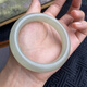 Sweet y clara calidad de alta calidad Auténtica Xinjiang Hetian Jade Bracelet for Women Young Style Shiqingshui Lake Water Green para enviar a casa Hong Kong y Macao Luz de lujo No. 2694 Círculo de la boca 55.2