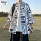 Camisa de estilo Kaduton Hong Kong Hombres Ins Trendy Versátiles de periódico suelto Camisa de verano Trendy Brand Style Style Quarter Sleeve Chaqueta Boy Summer Clothing White XL