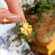 Jianying silk four-leaf clover pendant for women, niche light luxury design, 18K gold fortune pendant, does not include chain, small waist (comes with exquisite gift box)