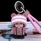 Shi Xiaohu Schlüsselkette für Frauen Diamond-Set Schlüsselkette Puppenwagen Key Ring Anhänger für Freundin Geburtstag Geschenktüte Hängende Dekoration Leidenschaftlich rotflüssiges Seilstil