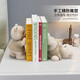Yingsen (Yingsen) Cute Bear Healing Pequeños adornos de estantería Accesorios para el hogar Room Gabinete de vinos Dormitorio Día de las niñas Regalo de graduación de oso lindo adornos de marcador (sin libros)