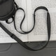 Bolsa de teléfono móvil Mu Jin, bolso cruzado de hombres y mujeres, mini bolso de moda, auriculares de moda de la calle de celebridades de Internet, billetera de monedas clave, negro (con colgante de astronautas)