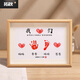 Familienfoto von Baby Hand und Fußfoto Rahmen Baby Hand und Fußabdruck Neugeborenes Vollmond-Geschenk Souvenir für 100 Tage 8 Zoll Familie von drei + 2 Bildern von Malerei Kern + Rot Druckplattform A4 [0-6 Jahre alt] A3 [6 Jahre alt und über] 8 Zoll [