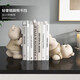 Yingsen (Yingsen) Cute Bear Healing Pequeños adornos de estantería Accesorios para el hogar Room Gabinete de vinos Dormitorio Día de las niñas Regalo de graduación de oso lindo adornos de marcador (sin libros)