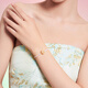 Chow Tai Fook Soinlove Honey Gold Gold Diez millas de maquillaje rojo Pulsera de polvo de perla dorada VR1504 16.25 cm