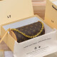 ESDS Hong Kong Marke Echtes Leder-Frauenbeutel leichte Luxus 2025 Neues Retro Old Flower Rund Bag Kette One-Shoulder Crossbody Bag Braun (Theke Geschenkbox Set)