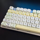 Pipa Bear Logitech 104-Key Mechanical Keyboard Keycap Special Keycap K845/K835/G412/K865 Wear-resistente durchscheinende DIY-Farbinstallation Einfache Silent Cartoon Lady Parcha Dog-Key Cap + Key Puller (Gegenüber)