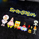 SpongeBob Pixel Mobile Aufkleber Pixel SpongeBob Cartoon Creative Car Aufkleber Pai Star Automotive Pixel Englisch kleiner Trompete 12x2,6 cm