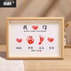 Familienfoto von Baby Hand und Fußfoto Rahmen Baby Hand und Fußabdruck Neugeborenes Vollmond-Geschenk Souvenir für 100 Tage 8 Zoll Familie von drei + 2 Bildern von Malerei Kern + Rot Druckplattform A4 [0-6 Jahre alt] A3 [6 Jahre alt und über] 8 Zoll [